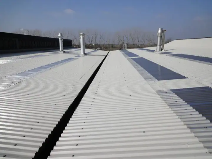 Copertura capannone industriale, realizzazione MB Coperture Group