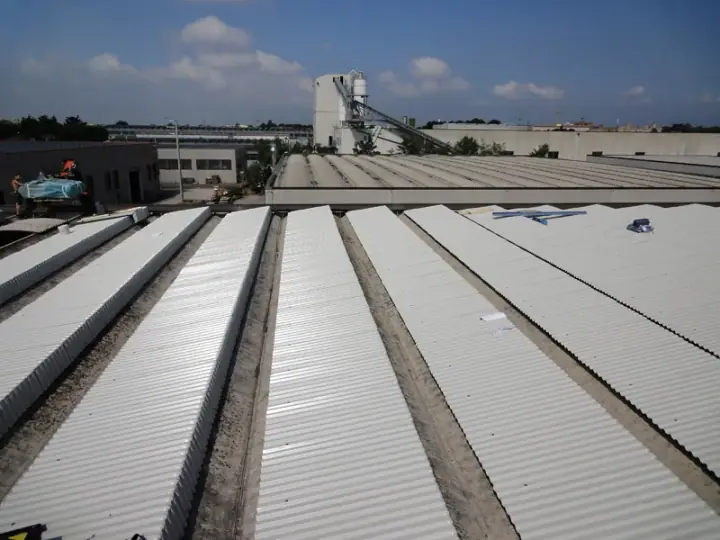 Copertura capannone industriale, realizzazione MB Coperture Group