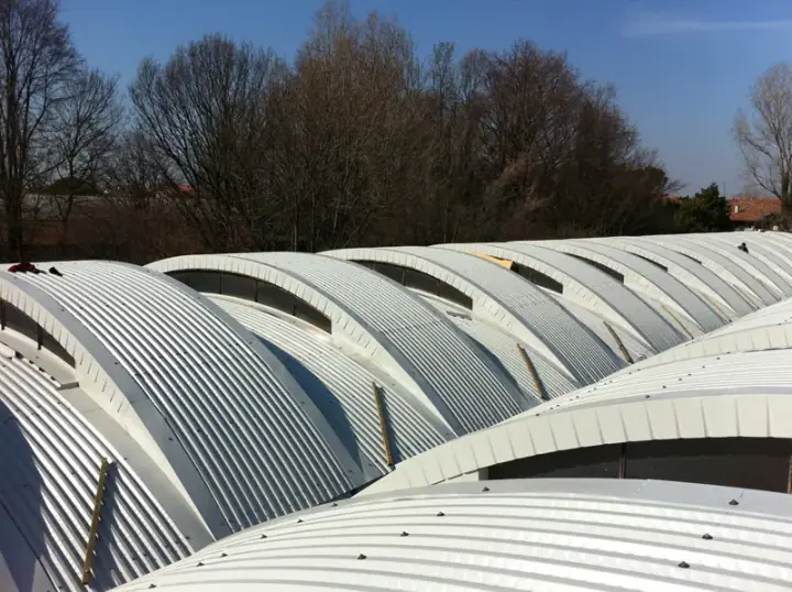 Copertura capannone industriale, realizzazione MB Coperture Group