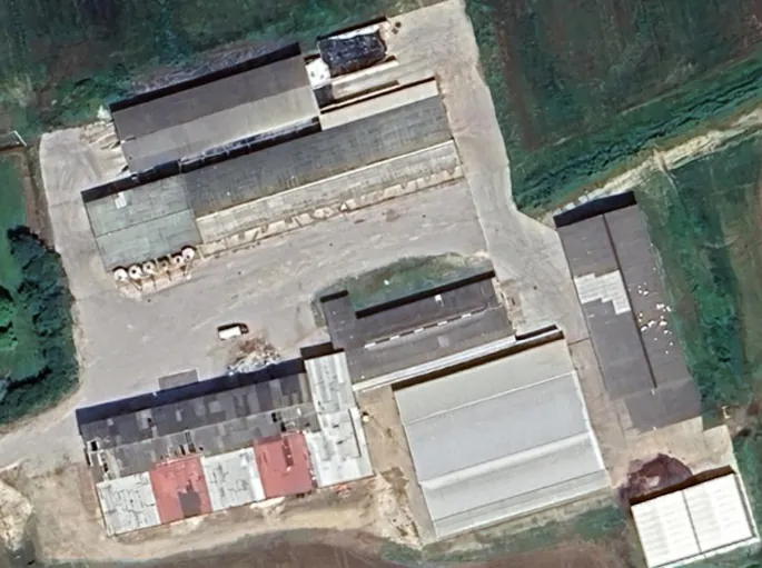 Copertura dell azienda agricola di Sequals vista dall alto durante il rifacimento